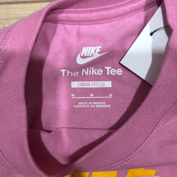 Nike Girls' Sportswear Dog Graphic Boxy T-Shirt - Picture 3 of 4